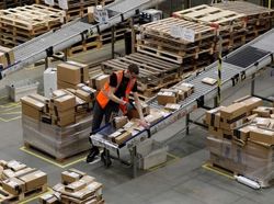 Pekerja Gudang Toko Online Ini Dibayar Ratusan Ribu Per Jam