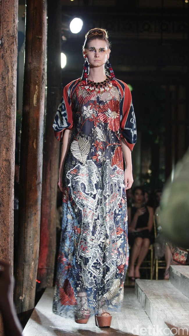 Fashion Show Biyan Wanaatmadja yang mengusung tema HUMBA HAMMU di Dharmawangsa Hotel, Jakarta, Rabu (15/11/2017). Foto:  Mohammad Abduh/Wolipop