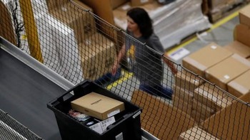 Kami ingin memperjuangkan kenaikan upah minimum yang akan memberikan dampak besar bagi kehidupan jutaan orang dan keluarga di seluruh negeri ini, kata Jay Carney, Senior Vice President of Amazon Global Corporate Affairs. Foto: Reuters