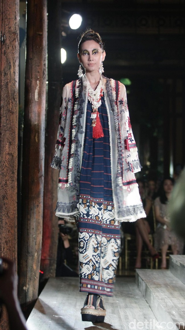 Fashion Show Biyan Wanaatmadja yang mengusung tema HUMBA HAMMU di Dharmawangsa Hotel, Jakarta, Rabu (15/11/2017). Foto:  Mohammad Abduh/Wolipop