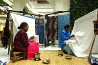 Proses membatik (Foto: Kominfo)