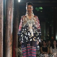 Fashion Show Biyan Wanaatmadja yang mengusung tema HUMBA HAMMU di Dharmawangsa Hotel, Jakarta, Rabu (15/11/2017). Foto:  Mohammad Abduh/Wolipop