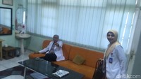Ini dua orang dokter dari RS Medika Permata Hijau yang bertemu dengan dokter dan tim dari KPK.