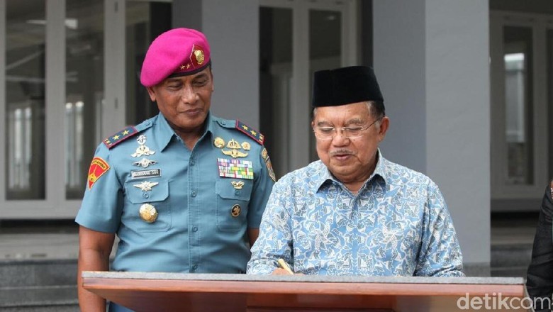 JK Tekankan Pentingnya Memakmurkan Masjid JK Tekankan Pentingnya Memakmurkan Masjid