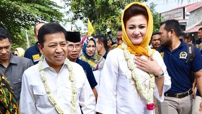 Foto: 6 Gaya Modest Istri Setya Novanto Saat Berkerudung