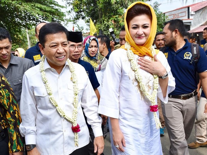 Setya Novanto bersama Istri, Deisti Astriani Tagor Foto: Dok. Instagram Setya Novanto bersama Istri, Deisti Astriani Tagor Foto: Dok. Instagram