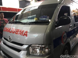 Usai Antar Setya Novanto, Ambulans Tinggalkan RSCM Kencana