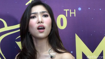Ekspresi Lucu Isyana Sarasvati, Kenapa?