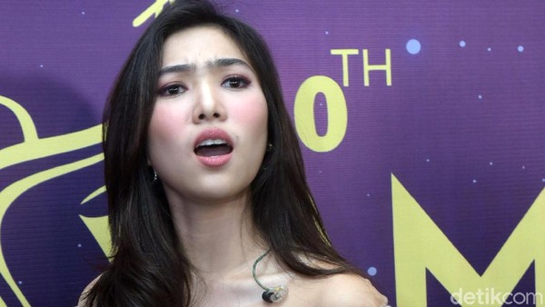 Ekspresi Lucu Isyana Sarasvati, Kenapa?
