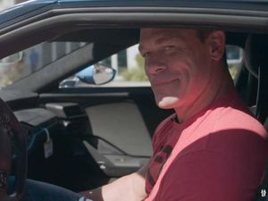 Naik Ford GT 2017, John Cena Kesulitan Masuknya
