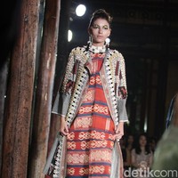 Fashion Show Biyan Wanaatmadja yang mengusung tema HUMBA HAMMU di Dharmawangsa Hotel, Jakarta, Rabu (15/11/2017). Foto:  Mohammad Abduh/Wolipop