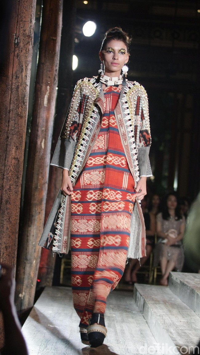 Fashion Show Biyan Wanaatmadja yang mengusung tema HUMBA HAMMU di Dharmawangsa Hotel, Jakarta, Rabu (15/11/2017). Foto:  Mohammad Abduh/Wolipop