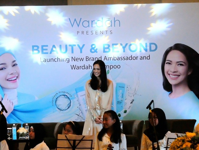 Tak hanya itu, wanita kelahiran 1989 ini juga menggagas program pelatihan musik untuk anak-anak yang memiliki nama Children in Harmony. Foto: Anggi Mayasari/Wolipop