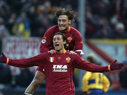 Diego Fuser menghabiskan kariernya paling lama bersama Lazio pada 1992-1998. Setelah pindah ke Parma, Fuser kemudian bergabung dengan AS Roma mulai 2001 sampai 2003. Foto: Grazia Neri/ALLSPORT