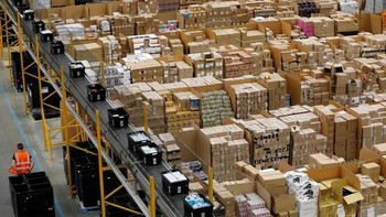 Amazon baru-baru ini pun memutuskan menaikkan upah minimum seluruh karyawannya. Foto: Reuters