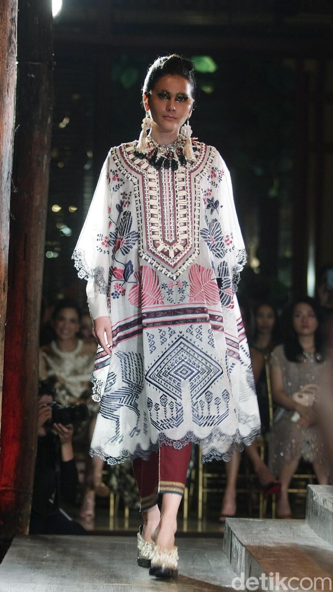 Fashion Show Biyan Wanaatmadja yang mengusung tema HUMBA HAMMU di Dharmawangsa Hotel, Jakarta, Rabu (15/11/2017). Foto:  Mohammad Abduh/Wolipop