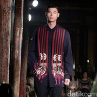 Fashion Show Biyan Wanaatmadja yang mengusung tema HUMBA HAMMU di Dharmawangsa Hotel, Jakarta, Rabu (15/11/2017). Foto:  Mohammad Abduh/Wolipop