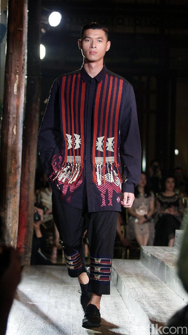 Fashion Show Biyan Wanaatmadja yang mengusung tema HUMBA HAMMU di Dharmawangsa Hotel, Jakarta, Rabu (15/11/2017). Foto:  Mohammad Abduh/Wolipop