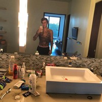 Justin Bieber yang sekujur tubuhnya dihiasi tato juga tak kalah seksinya.  Foto: Instagram