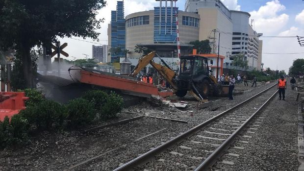 Pos lama dibongkar, pos baru akan berfungsi