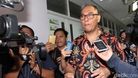 Dokter KPK Johannes belum memberikan keterangan apapun terkait pertemuan itu.