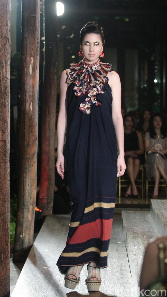 Fashion Show Biyan Wanaatmadja yang mengusung tema HUMBA HAMMU di Dharmawangsa Hotel, Jakarta, Rabu (15/11/2017). Foto:  Mohammad Abduh/Wolipop