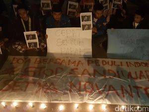 Aksi Tak Percaya Novanto, Mahasiswa Bakar Lilin Dekat Tiang Listrik