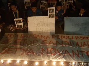 Aksi Tak Percaya Novanto, Mahasiswa Bakar Lilin Dekat Tiang Listrik