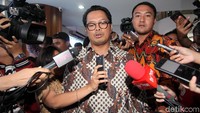 Hal itu disampaikan Mahyudin seusai menjenguk Novanto di RS Permata Hijau, Jakarta, Jumat (17/11/2017). Novanto sudah bangun sejak pagi tadi dan sudah bisa diajak bicara.