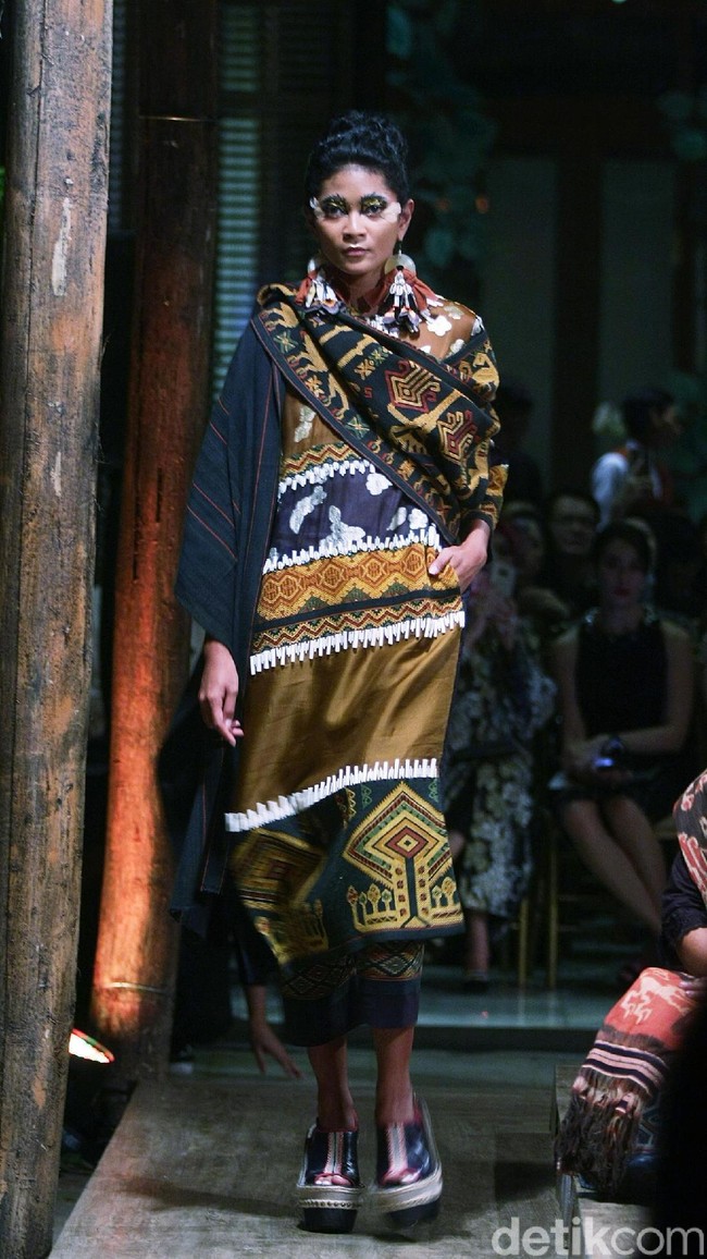 Fashion Show Biyan Wanaatmadja yang mengusung tema HUMBA HAMMU di Dharmawangsa Hotel, Jakarta, Rabu (15/11/2017). Foto:  Mohammad Abduh/Wolipop