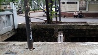 Tiang tersebut merupakan Penerangan Jalan Umum (PJU) milik Pemerintah Kota (Pemkot) Jakarta.