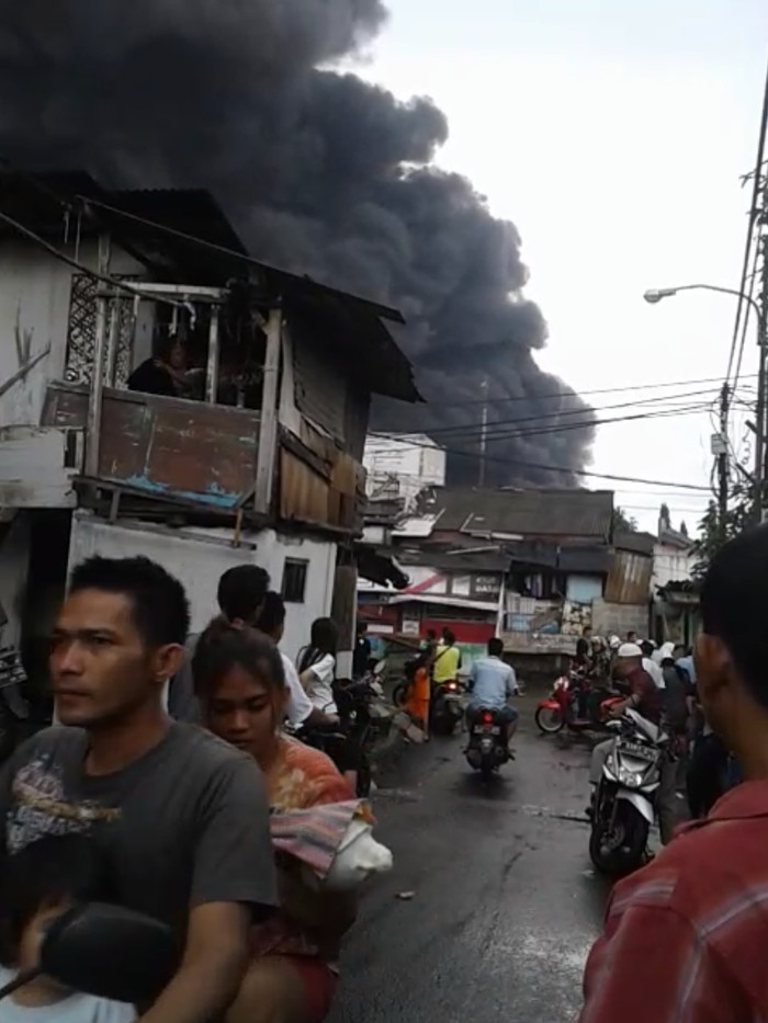 Sudah 2 Jam, Kebakaran di Pabrik Kimia di Tangerang Belum Padam