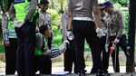 Polisi Olah TKP Kecelakaan Mobil Setya Novanto