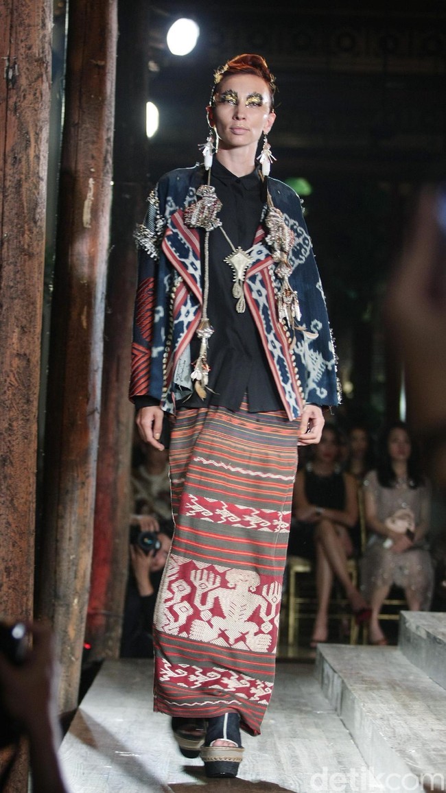 Fashion Show Biyan Wanaatmadja yang mengusung tema HUMBA HAMMU di Dharmawangsa Hotel, Jakarta, Rabu (15/11/2017). Foto:  Mohammad Abduh/Wolipop