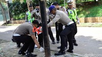 Polisi melakukan olah TKP untuk mengetahui kronologi yang sebenarnya.