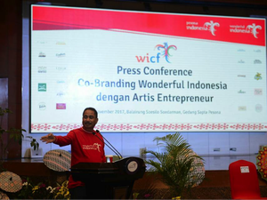 Menpar Acungkan Dua Jempol untuk Prilly Latuconsina