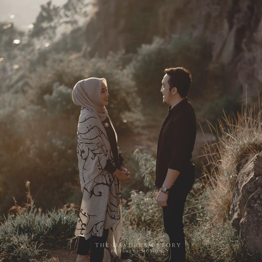 10 Foto Prewedding Romantis Untuk Hijabers Tanpa Bersentuhan