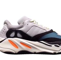 Yeezy Wave Runner 700 seharga US$ 300 atau Rp 4 juta. Foto: Ist.