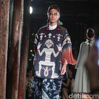 Fashion Show Biyan Wanaatmadja yang mengusung tema HUMBA HAMMU di Dharmawangsa Hotel, Jakarta, Rabu (15/11/2017). Foto:  Mohammad Abduh/Wolipop