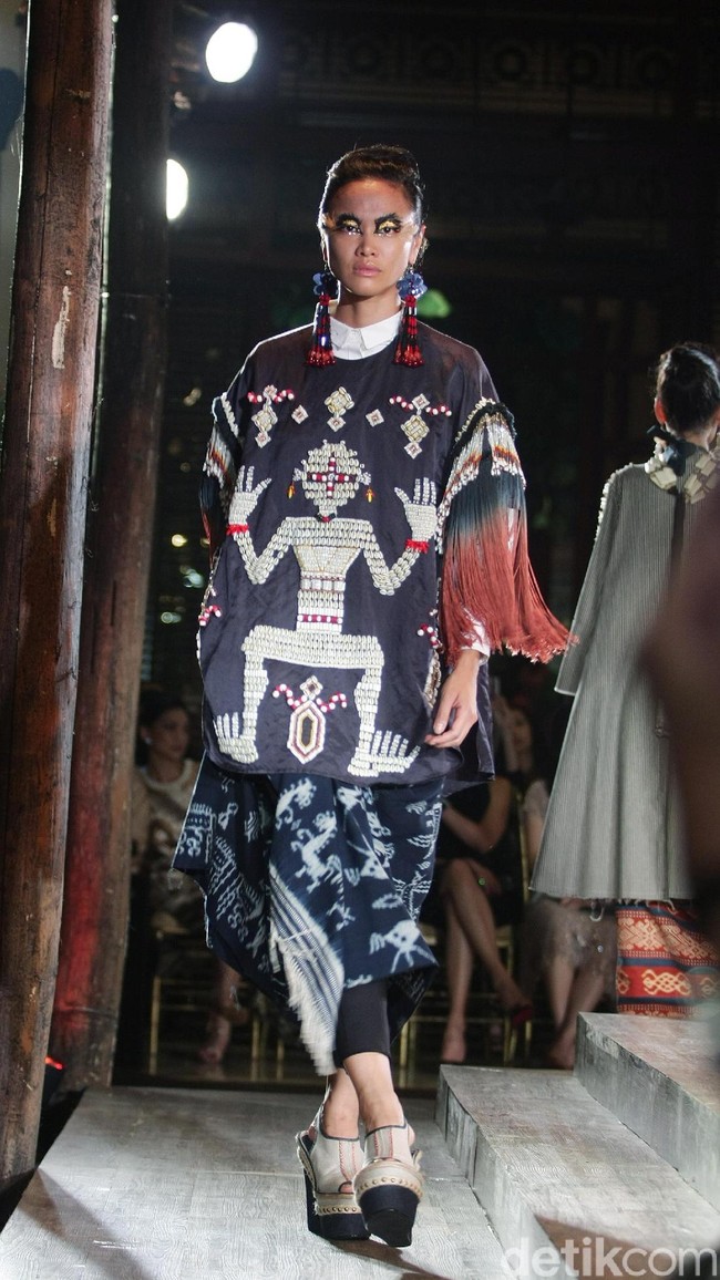 Fashion Show Biyan Wanaatmadja yang mengusung tema HUMBA HAMMU di Dharmawangsa Hotel, Jakarta, Rabu (15/11/2017). Foto:  Mohammad Abduh/Wolipop