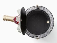 Kate Spade Rilis Tas Unik Berbentuk Bucket Champagne