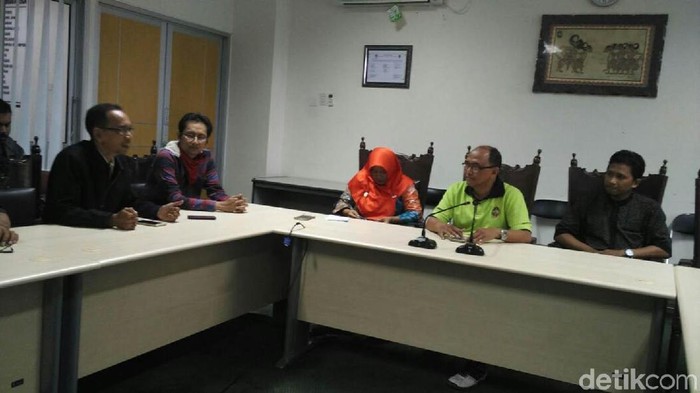 Komite SMP 15 Yogya melakukan pertemuan dengan Disdik Kota Yogya untuk mencari solusi kasus kesurupan massal di sekolah itu, Jumat (17/11/2017).