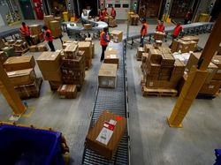 Pekerja Gudang Toko Online Ini Dibayar Ratusan Ribu Per Jam