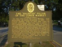 Di Amerika, Tiang Berhantu Saja Hancur Ditabrak Mobil