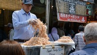 Makanan ringan yang sehat ini sangat populer di Jepang. Squid jerky atau saki ika merupakan cumi-cumi yang dikeringkan lalu dibumbui. Foto: Istimewa