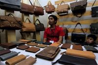 Produk-produk berbahan dasar kulit (Foto: Kominfo)