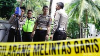 Garis polisi di pasang di lokasi kejadian.
