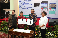 BPJS Kesehatan dan Kementerian Kominfo melakukan penandatanganan MoU tentang Kerja Sama dalam Mendukung Penyelenggaraan Sistem dan Teknologi Informasi pada program JKN-KIS  (Foto: dok. BPJS Kesehatan)