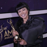Yura Yunita pernah ikut kompetisi menyanyi The Voice namun sayangnya tidak menjuarai ajang itu. Namun setelah dikontrak label rekan Glenn Fredly, Yura justru lebih sukses dalam industri musik. Ia bahkan telah menerima piala AMI Awards dan beberapa penghargaan bergengsi lain. Foto: Pahlevi
