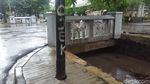 Melihat Luka Tiang Lampu di TKP Kecelakaan Setya Novanto
